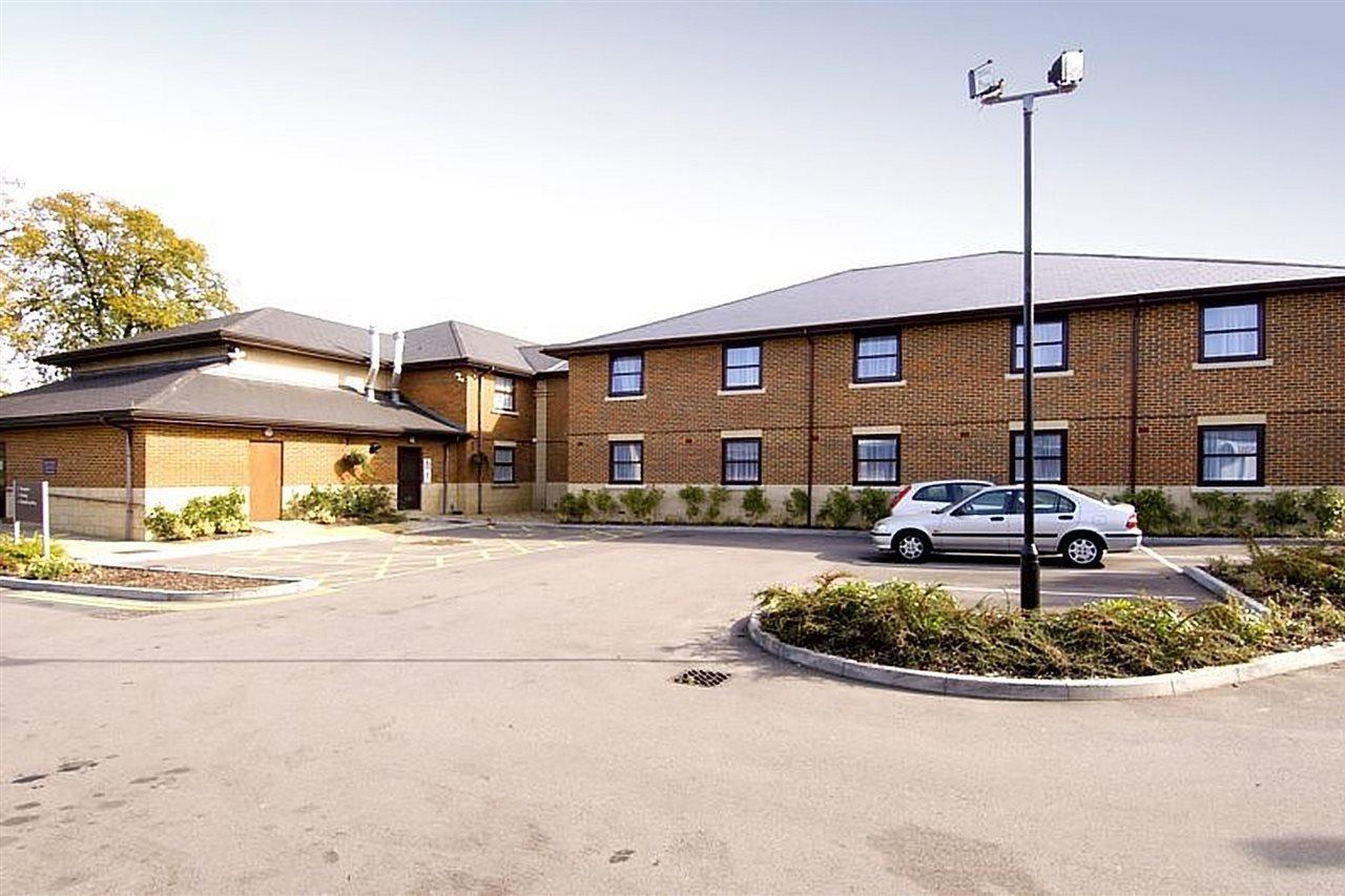 Premier Inn Bracknell Central Exteriör bild