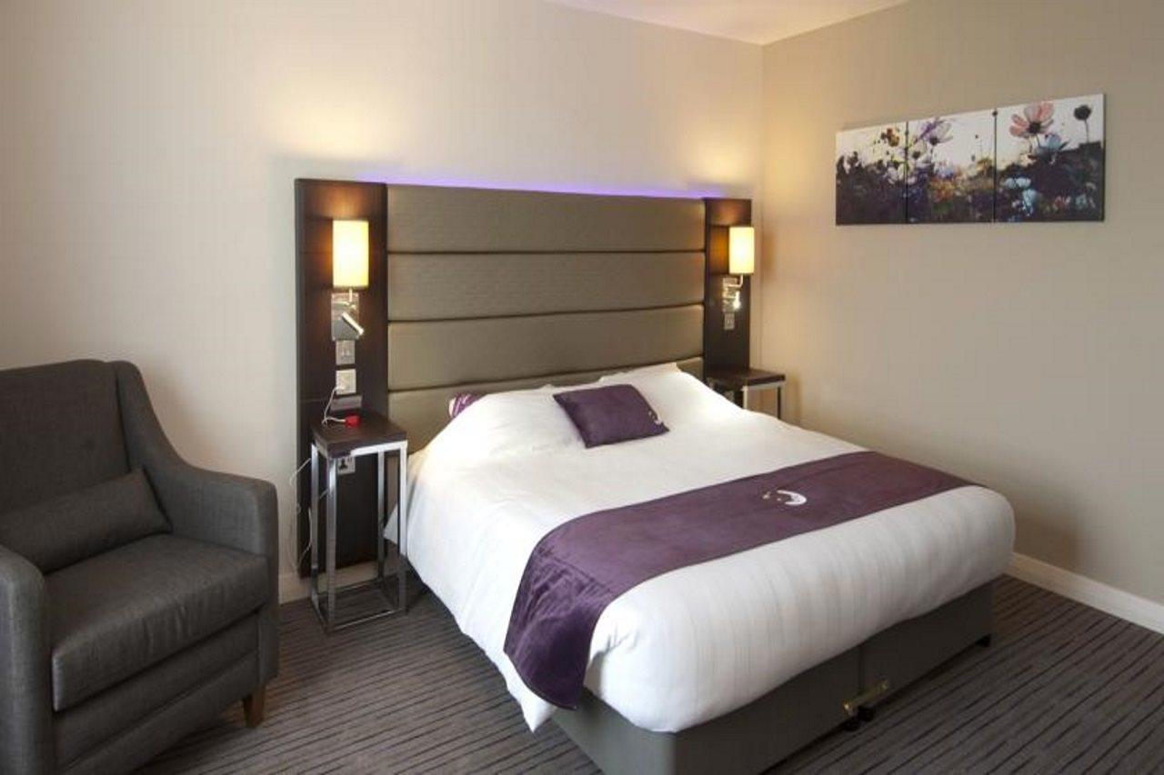 Premier Inn Bracknell Central Exteriör bild