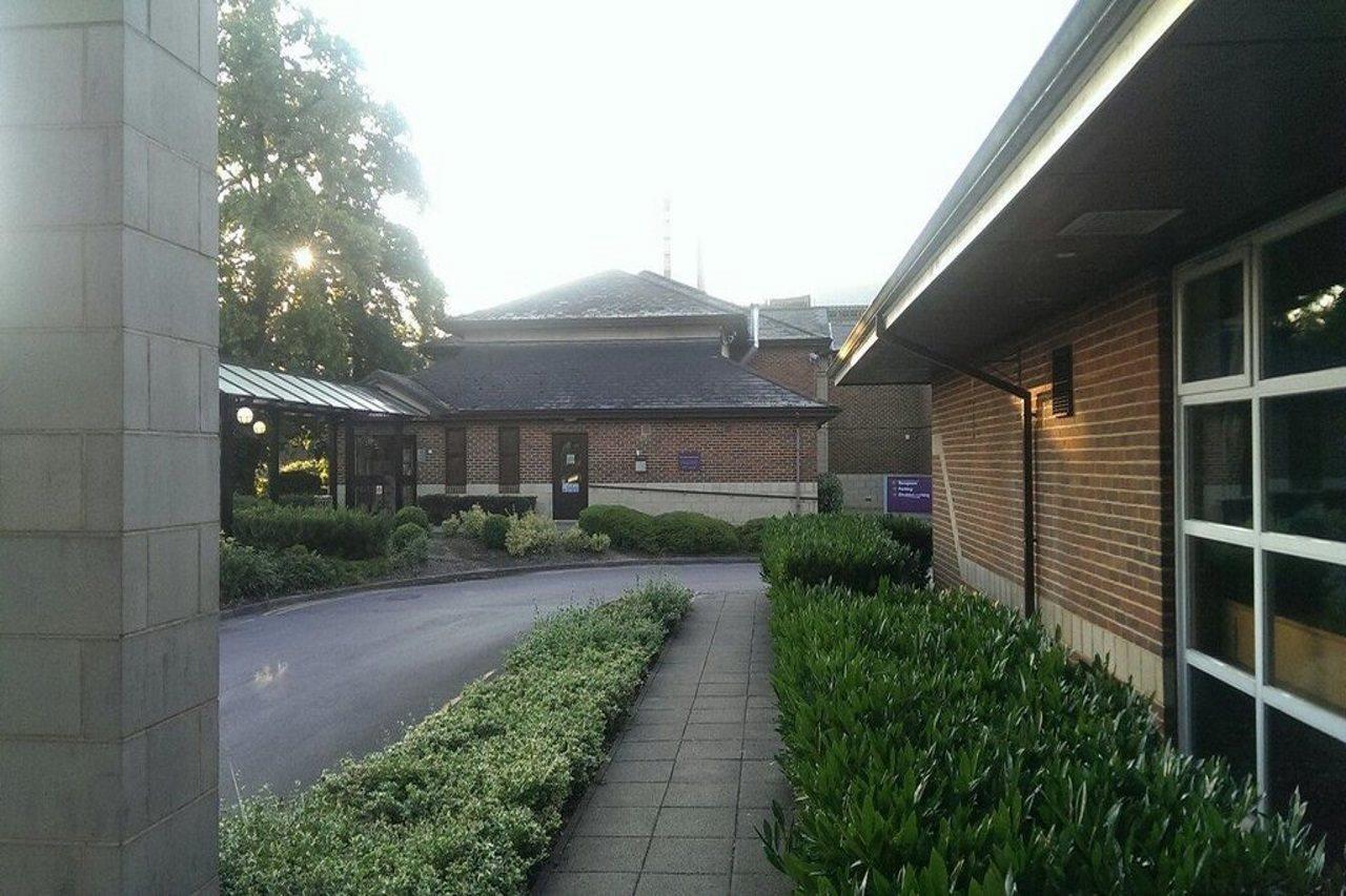 Premier Inn Bracknell Central Exteriör bild