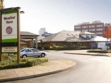 Premier Inn Bracknell Central Exteriör bild